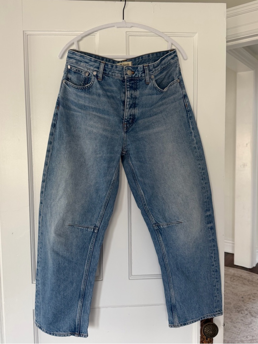 Madewell Darted Barrel Leg Jeans. Size 28. Dobbins Wash.